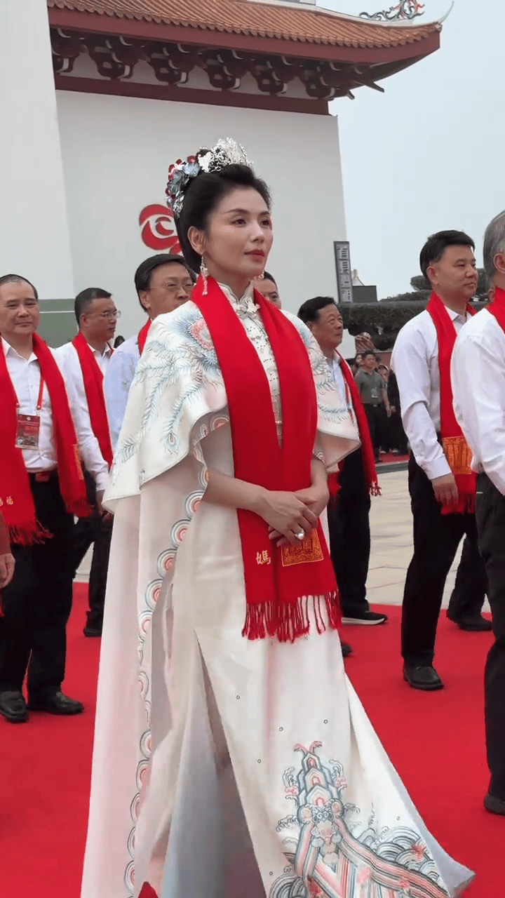加妈祖春祭大典警督护航旁边全是大人物开元棋牌app刘涛这排场无人能比参(图8)